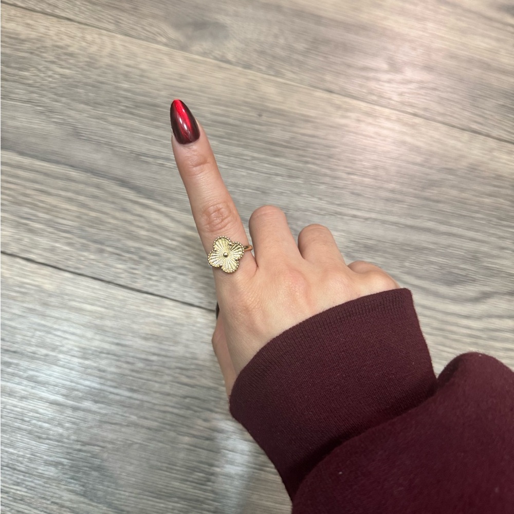 Gold adjustable clover ring - Picture 4 of 5